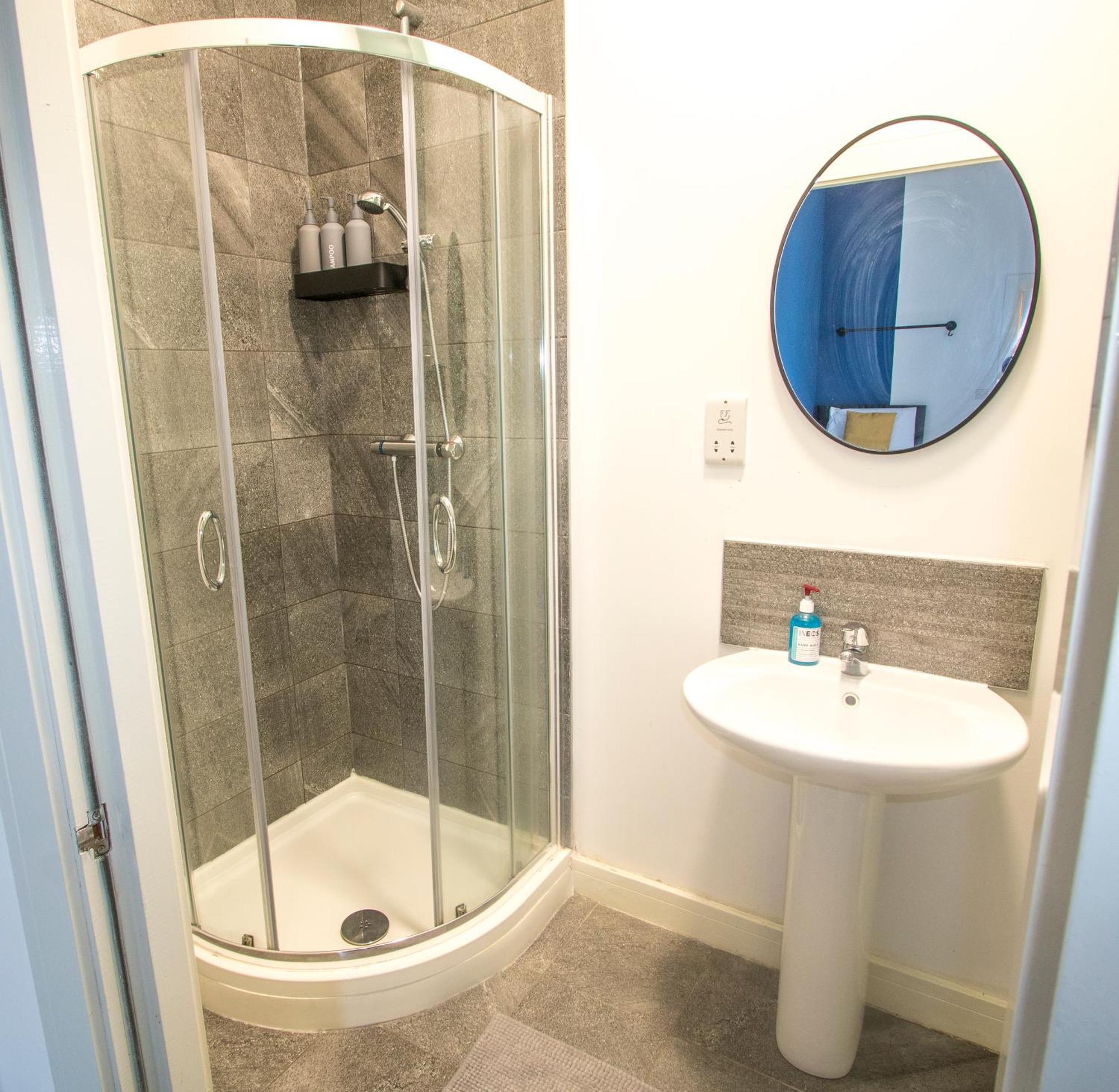 Cozy And Charming - 1 Bedroom Apartment - Free Parking, Transit Links, Close To Stadiums Manchester Exterior foto